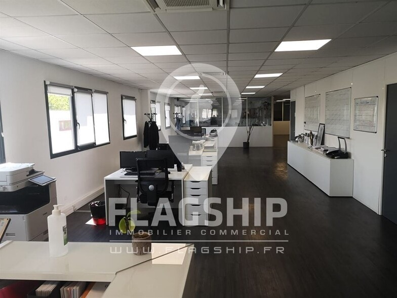Bureau dans Neuilly-Plaisance à vendre - Photo intérieure – Image 3 sur 9