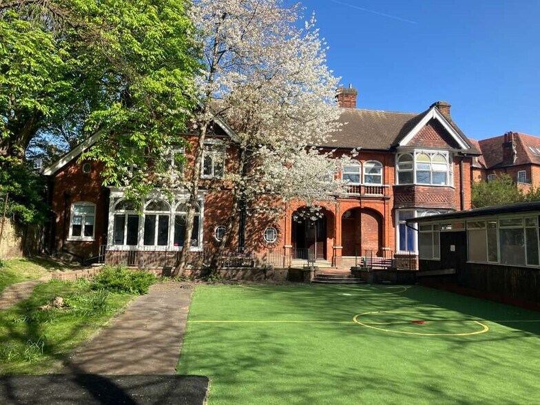 33 Daleham Gdns, Londres à vendre - Photo de l’immeuble – Image 3 sur 9