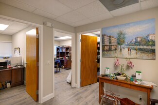 Plus de détails pour 4532 Tamiami Trl E, Naples, FL - Bureau à louer