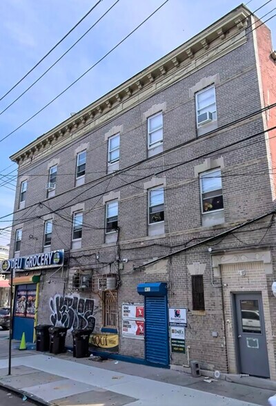 576 Ridgewood Ave, Brooklyn, NY à louer - Photo de l’immeuble – Image 3 sur 15