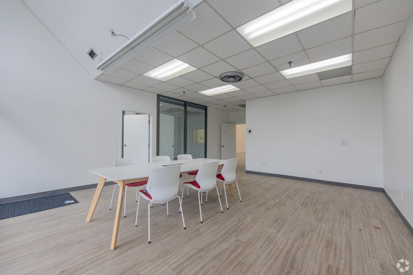 50-70 Novopharm Ct, Toronto, ON M1B 2K9 - Lot 66 -  - Photo intérieure - Image 1 of 5