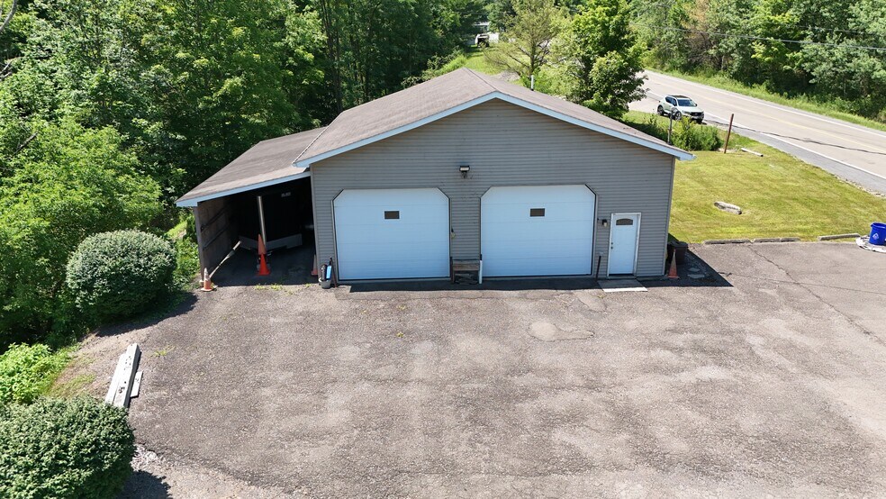 1401 Day Hollow Rd, Endicott, NY à vendre - Photo de l’immeuble – Image 2 sur 17
