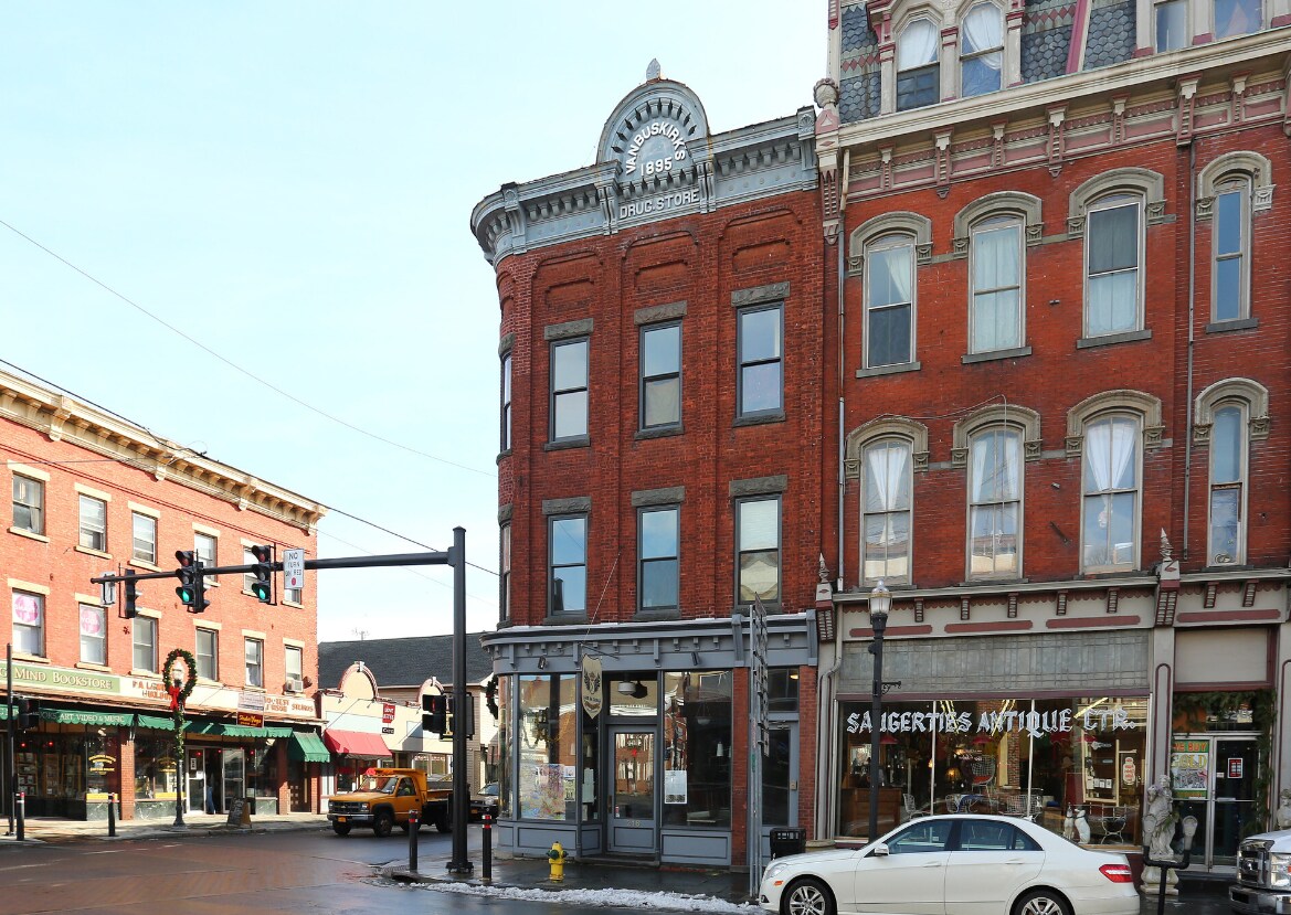 216 Main St, Saugerties, NY à louer Photo de l’immeuble– Image 1 sur 7