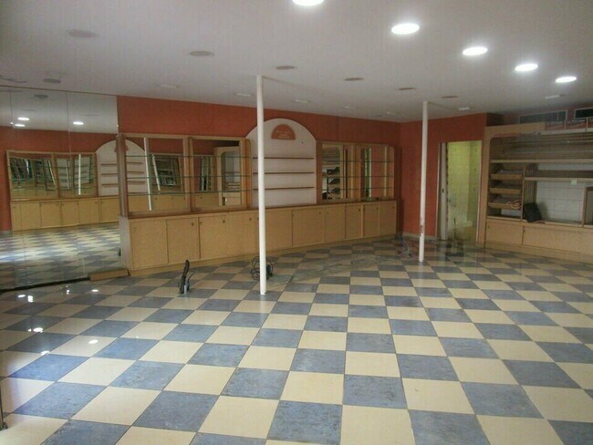 Plus de détails pour Local commercial à vendre