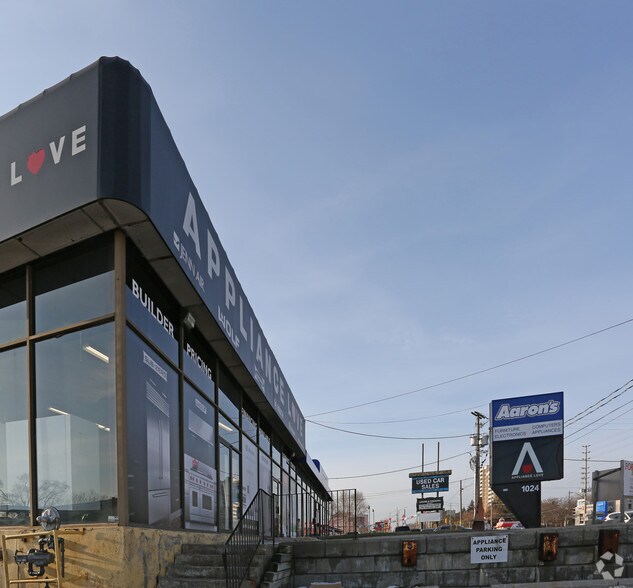 1000-1024 DUNDAS STREET E portefeuille de 2 biens à vendre sur LoopNet.fr - Photo principale – Image 2 sur 2