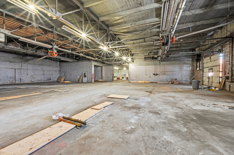 917 Housatonic Ave, Bridgeport, CT à louer - Photo intérieure – Image 2 sur 6