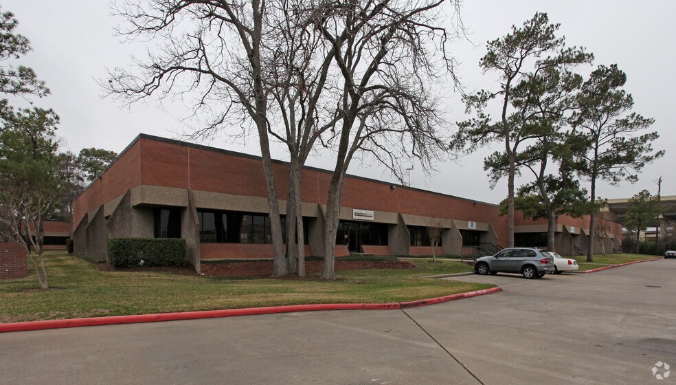 7051 Portwest Dr, Houston, TX à vendre - Photo de l’immeuble – Image 1 sur 5