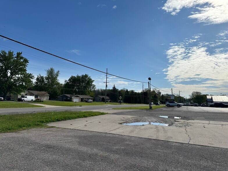1661 W Lake St, Warsaw, IN à vendre - Photo de l’immeuble – Image 2 sur 11