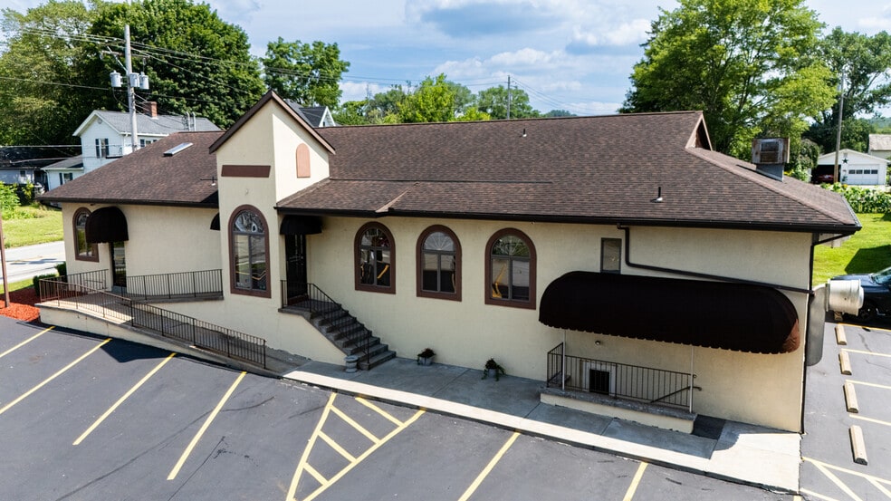 400 S Center Ave, New Stanton, PA à vendre - Photo de l’immeuble – Image 2 sur 45