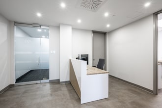 3030 Boul Le Carrefour, Laval, QC à louer Photo intérieure– Image 1 sur 8