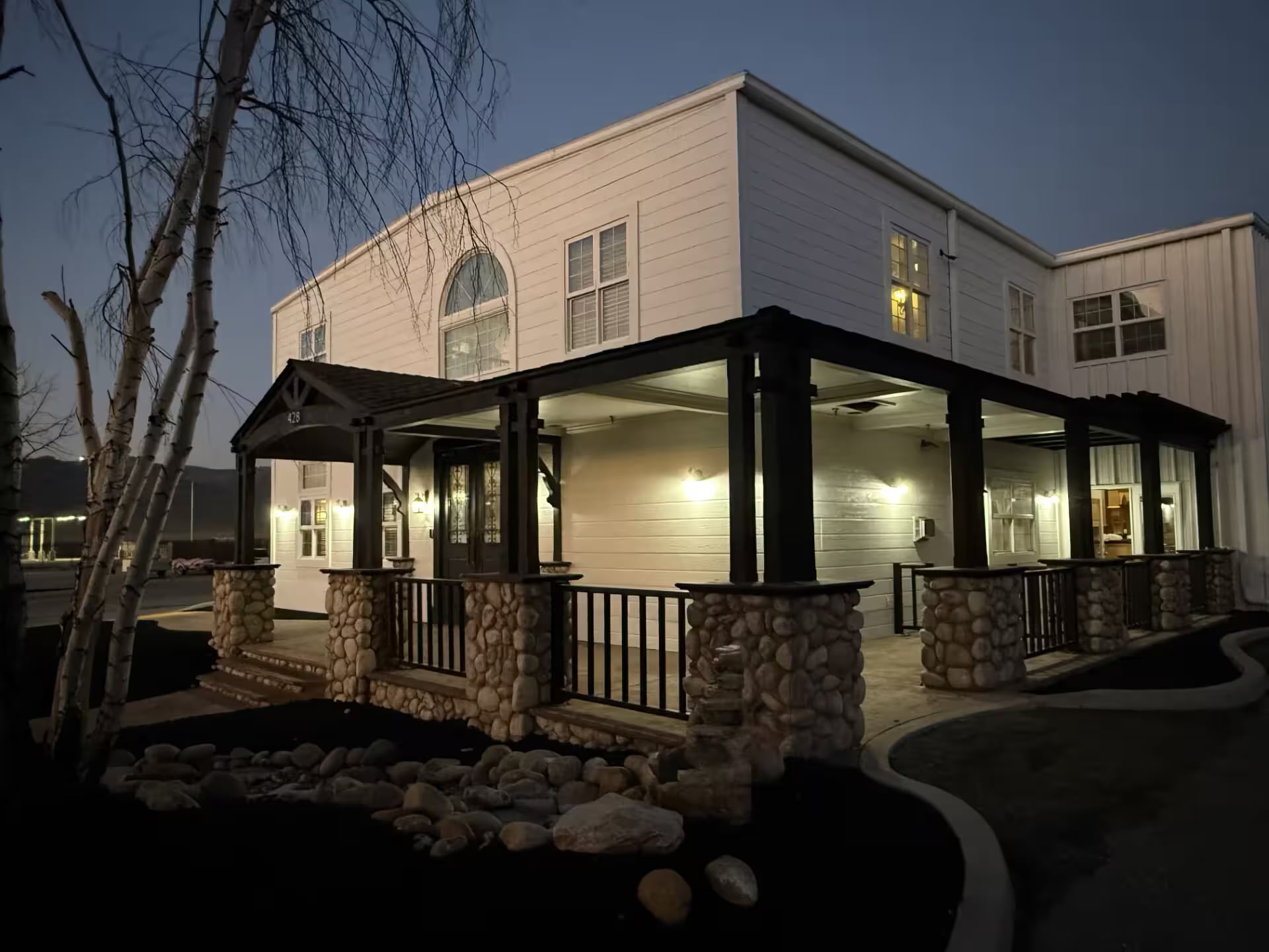 428 N Curry St, Tehachapi, CA à louer Photo principale– Image 1 sur 35