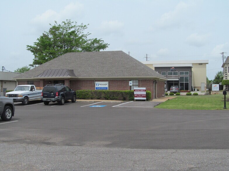 212 Goodman Rd E, Southaven, MS à louer - Photo de l’immeuble – Image 2 sur 9