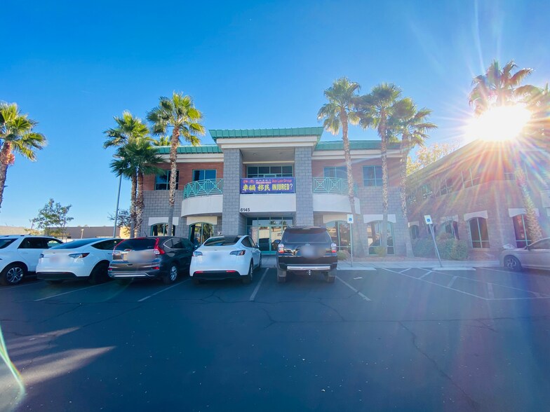 6145-6175 Spring Mountain Rd, Las Vegas, NV à louer - Photo de l’immeuble – Image 2 sur 10