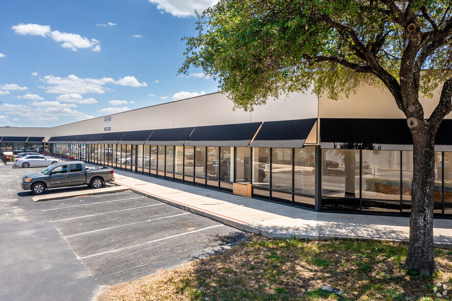 1305 SW Loop 410, San Antonio, TX à louer - Photo de l’immeuble – Image 1 sur 5