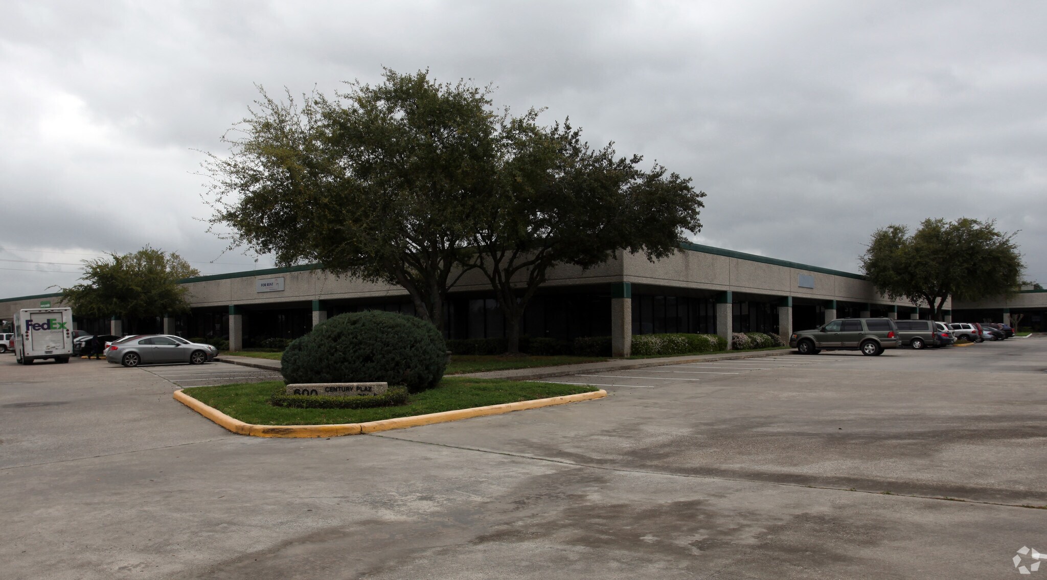 600 Century Plaza Dr, Houston, TX à louer Photo de l’immeuble– Image 1 sur 8