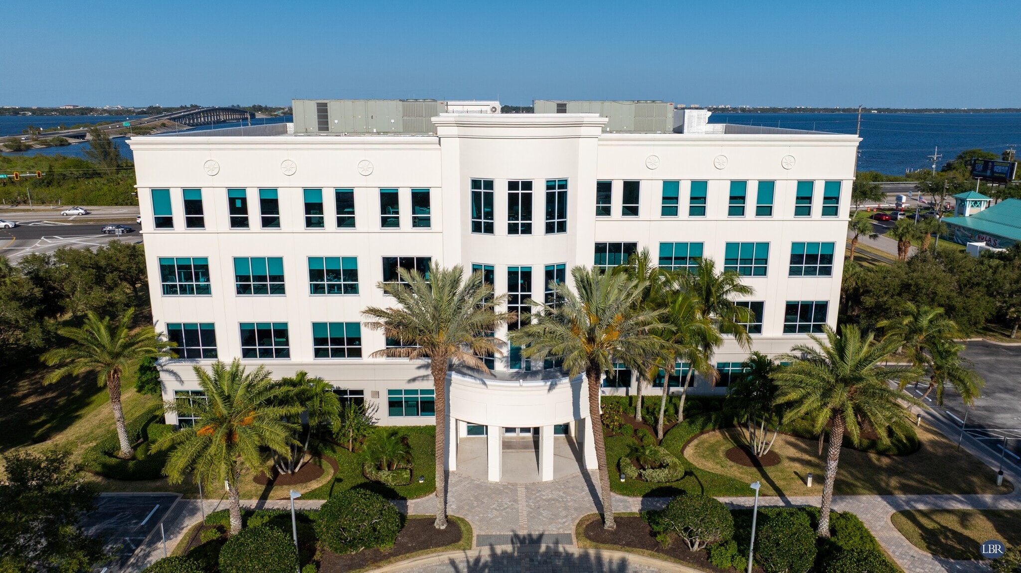 5700 N Harbor City Blvd, Melbourne, FL à louer Photo principale– Image 1 sur 16