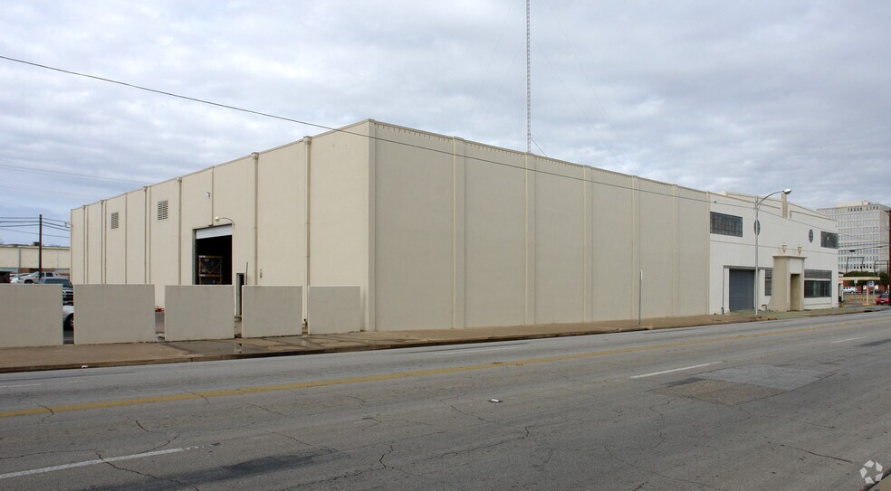 1201 Austin Ave, Waco, TX à louer - Photo de l’immeuble – Image 2 sur 2