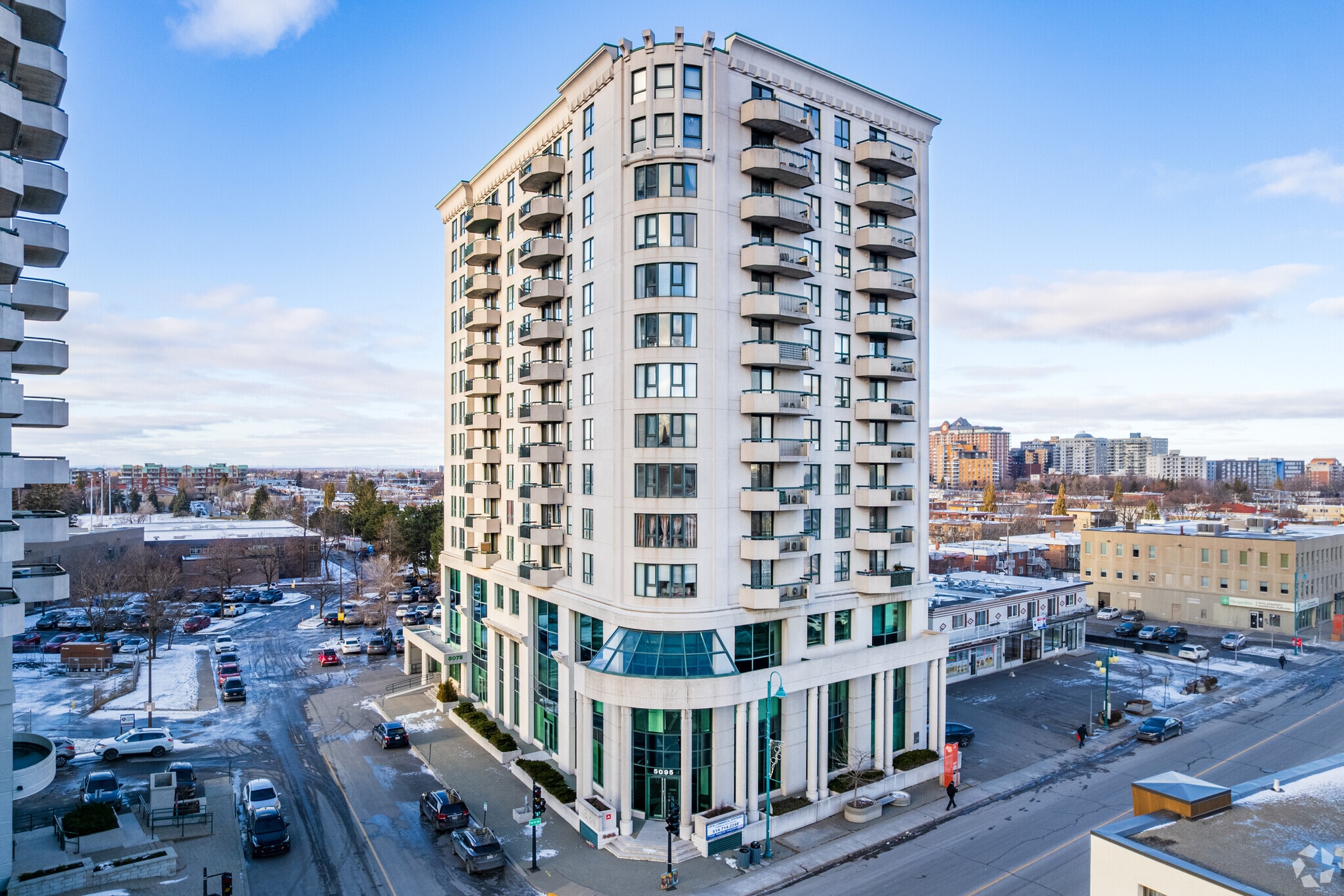 5095 St Jean-Talon E, Montréal, QC à louer Photo principale– Image 1 sur 4