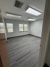 720-722 E Fletcher Ave, Tampa, FL à louer Photo intérieure– Image 1 sur 4