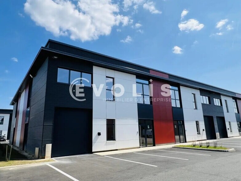 555 Avenue Marguerite Perey, Lieusaint à louer - Photo de l’immeuble – Image 2 sur 13