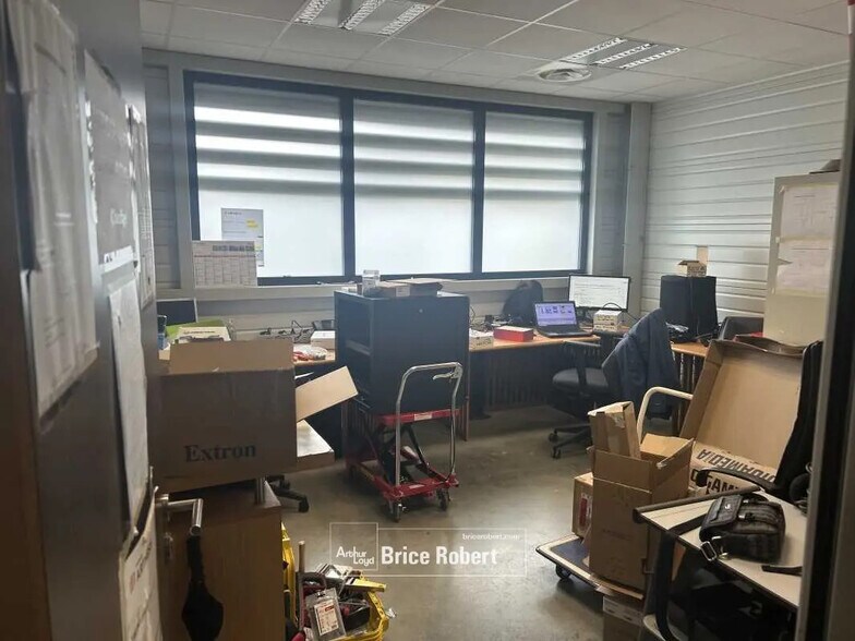 Local d'activités dans Champagne-au-Mont-d'Or à vendre - Photo intérieure – Image 3 sur 6