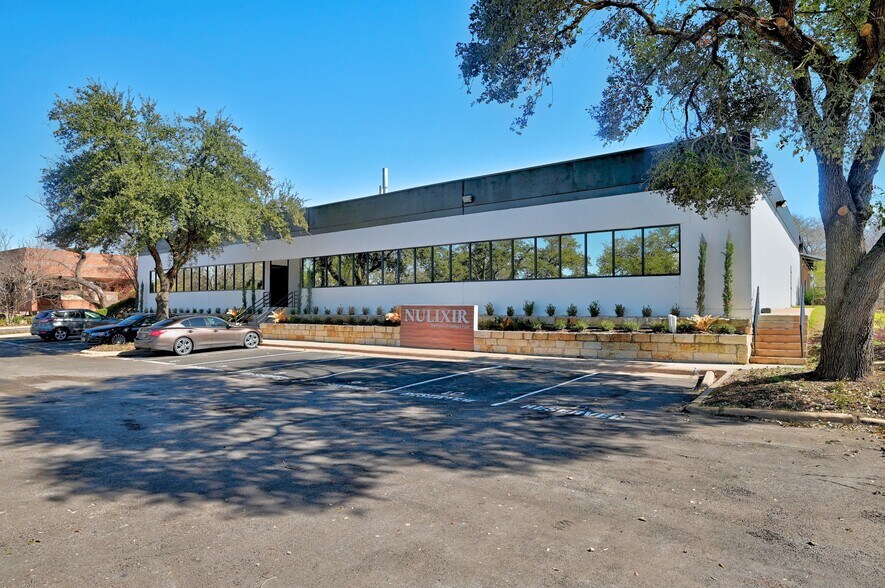 8609 Cross Park Dr, Austin, TX à louer - Photo de l’immeuble – Image 3 sur 11