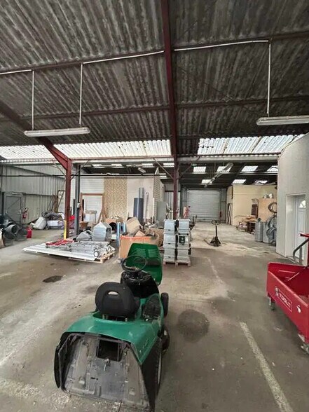 Local d'activités dans Le Trait à vendre - Photo de l’immeuble – Image 3 sur 14