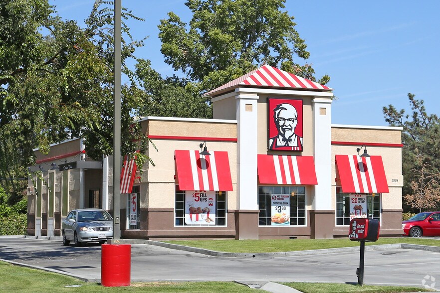 4909 E Mckinley Ave, Fresno, CA à louer - Photo de l’immeuble – Image 3 sur 4