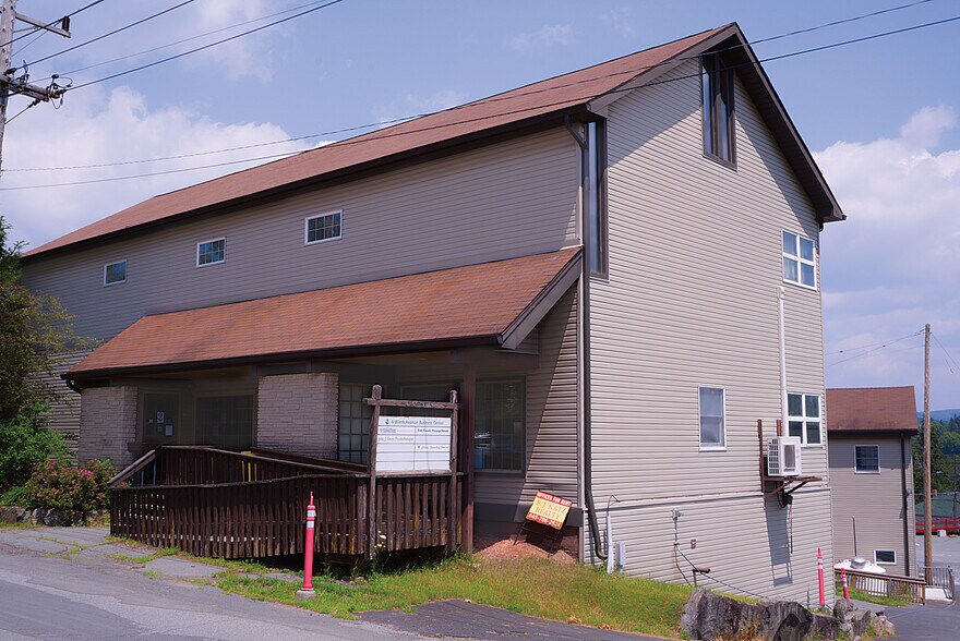 7 Wierk Ave, Liberty, NY à louer - Photo de l’immeuble – Image 2 sur 5