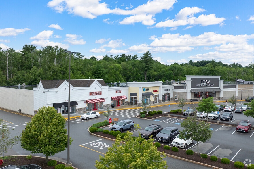 70 Worcester Providence Tpke, Millbury, MA à vendre - Photo principale – Image 1 sur 6