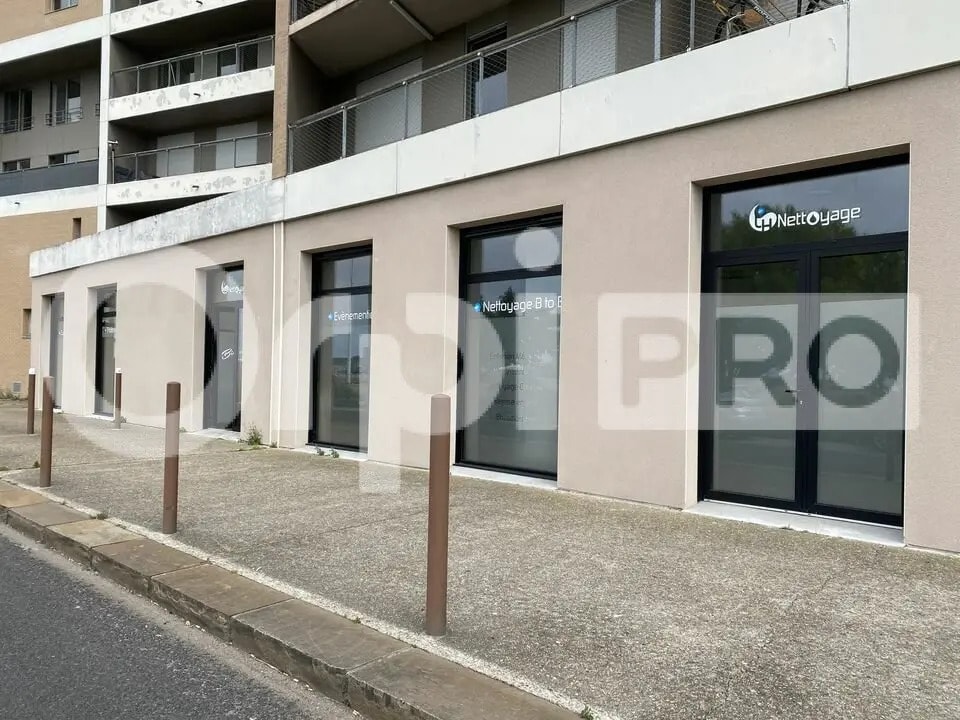 Local d’activités dans Le Havre à louer Photo de l’immeuble– Image 1 sur 9