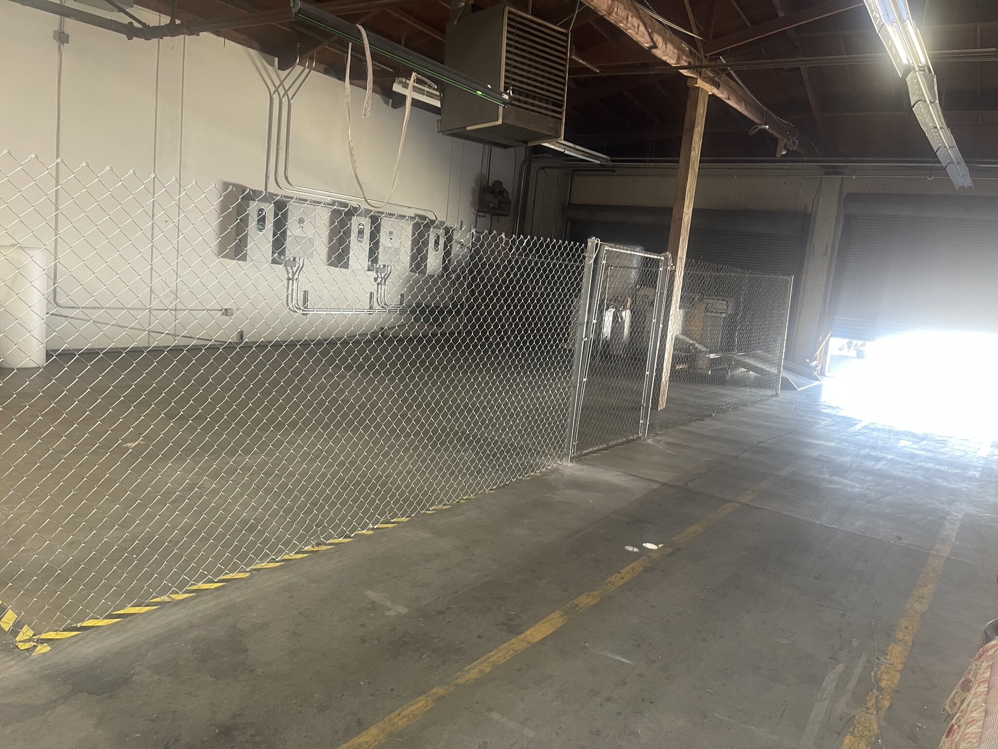 711 E Rosecrans Ave, Los Angeles, CA à louer Photo de l’immeuble– Image 1 sur 4