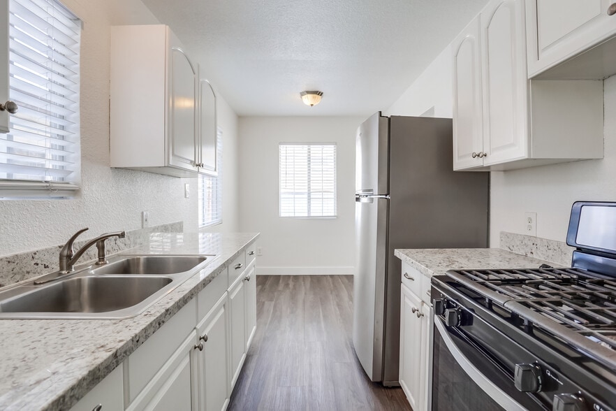 1206 Viola St, San Diego, CA à vendre - Photo de l’immeuble – Image 3 sur 8