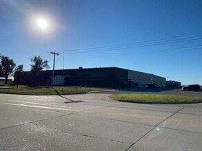 10500 W Reno Ave, Oklahoma City, OK à vendre Photo de l’immeuble– Image 2 sur 14
