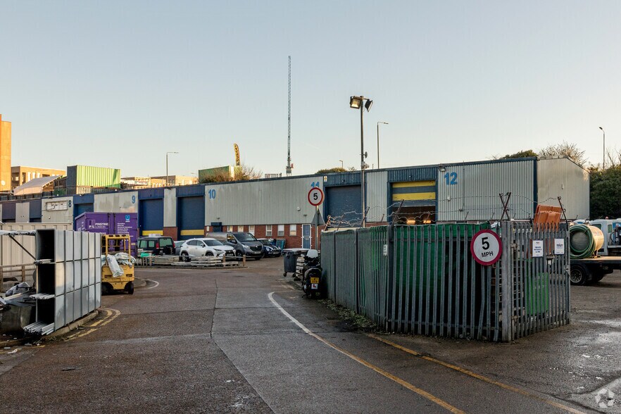 12 Northend Rd, Erith à louer - Photo de l’immeuble – Image 3 sur 4