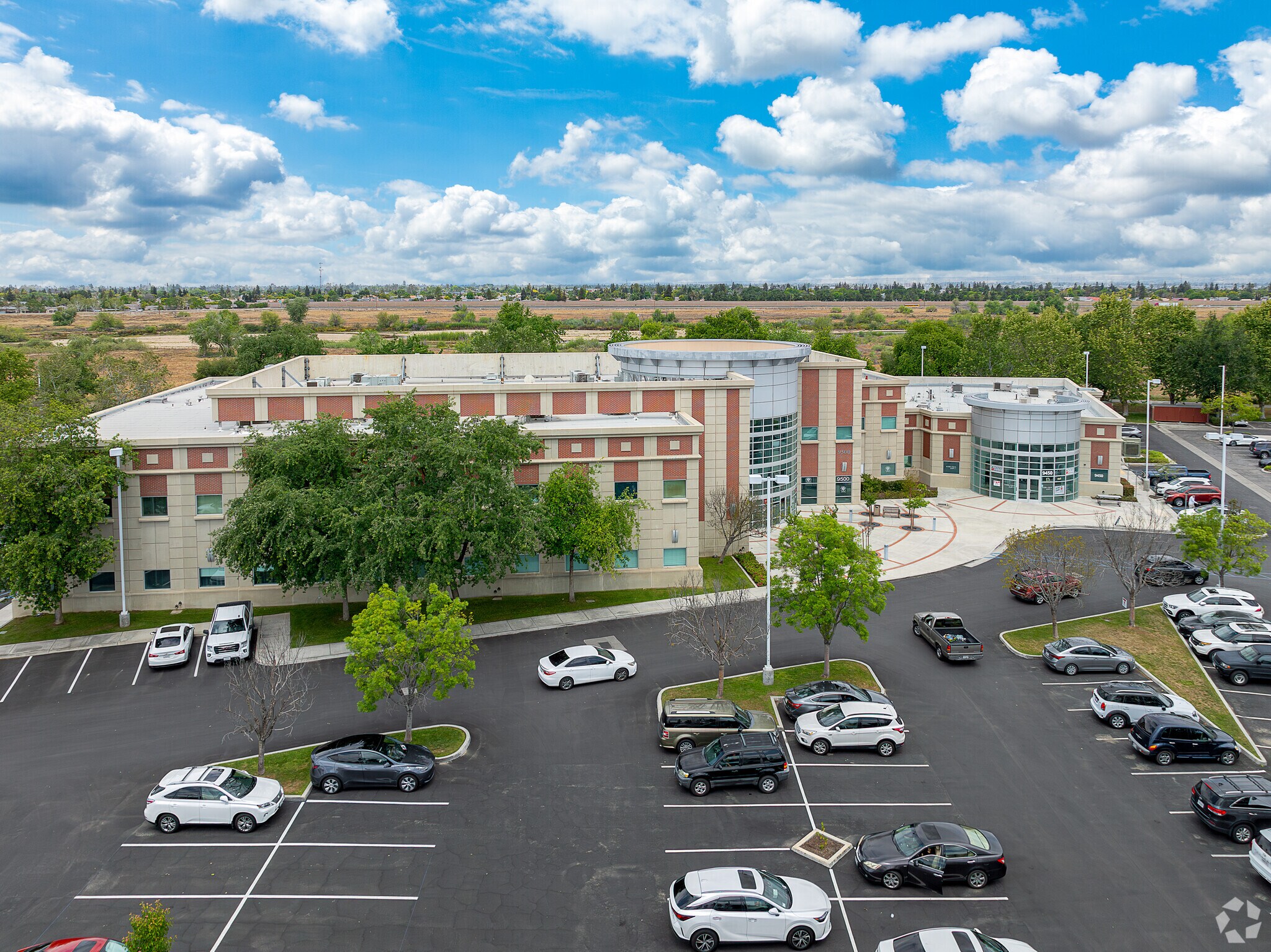 9450-9500 Stockdale Hwy, Bakersfield, CA à louer Photo principale– Image 1 sur 20