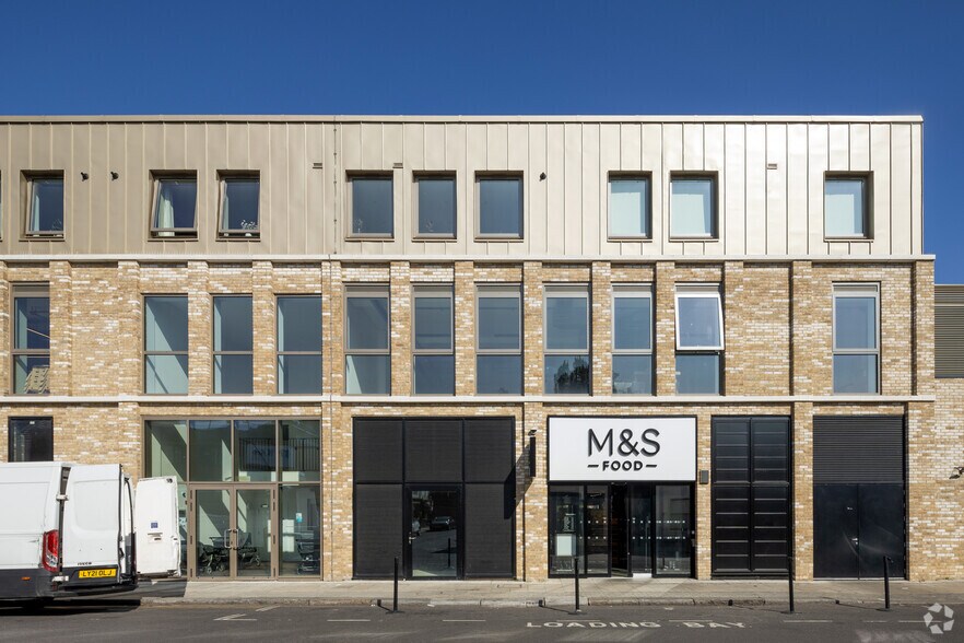 150a-170 Penwith Rd, Londres à louer - Photo de l’immeuble – Image 2 sur 2
