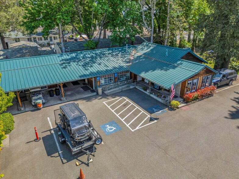 8880 Rogue River Hwy, Grants Pass, OR à vendre - Photo principale – Image 1 sur 11