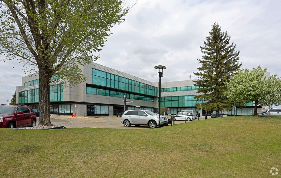 9618-9622 42 Av NW, Edmonton, AB à vendre - Photo de l’immeuble – Image 2 sur 7