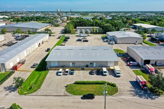 4011 Sivan Rd, Fort Myers, FL à louer Photo de l’immeuble– Image 2 sur 2