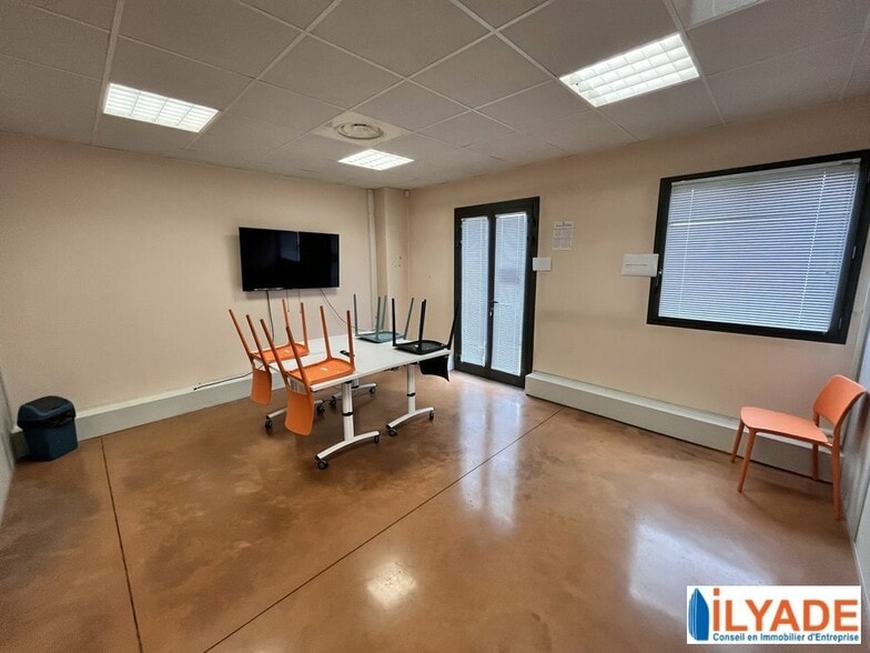 Bureau dans Aubagne à louer - Photo intérieure – Image 2 sur 4