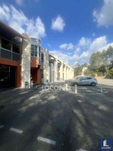 Local commercial dans Valbonne à louer - Photo de l’immeuble – Image 3 sur 4