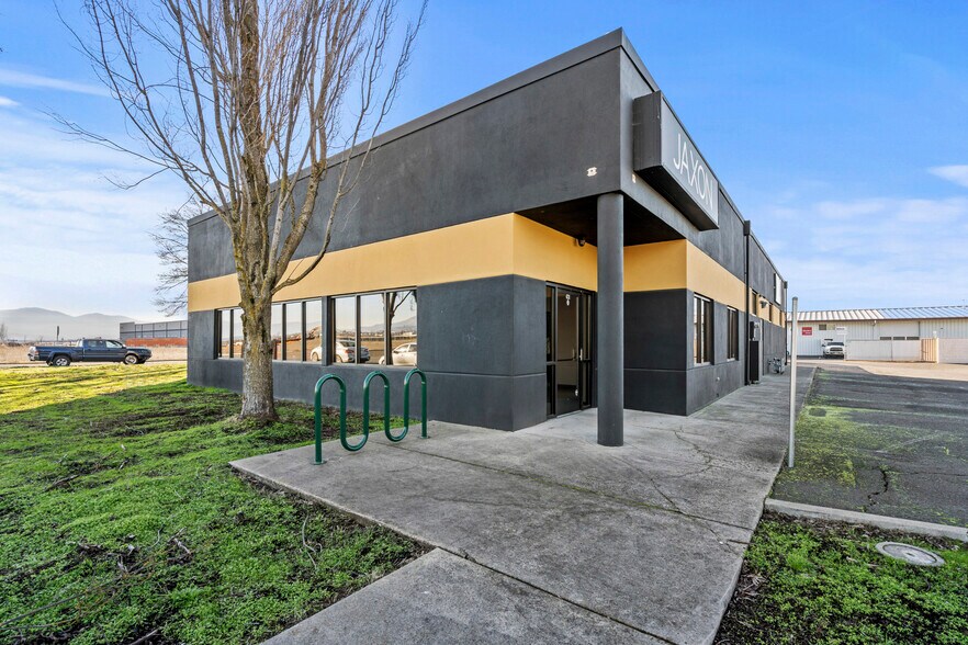 4731 Industry Dr, Medford, OR à vendre - Photo de l’immeuble – Image 3 sur 39