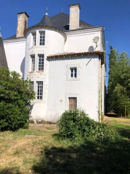 Bureau dans Les Gours à vendre - Photo de l’immeuble – Image 1 sur 2