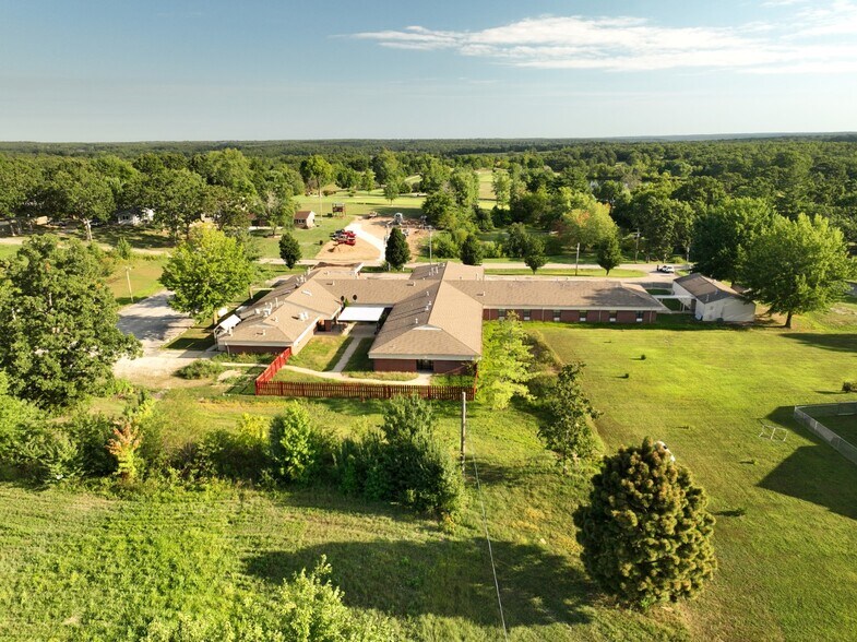 403 E 10th St, Dixon, MO à vendre - Photo de l’immeuble – Image 3 sur 5