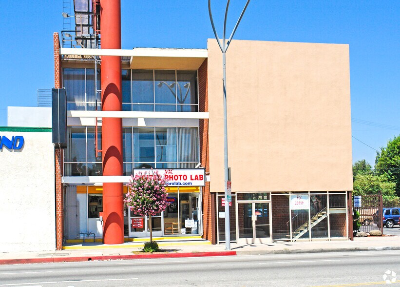 14349 Victory Blvd, Van Nuys, CA à louer - Photo de l’immeuble – Image 3 sur 3