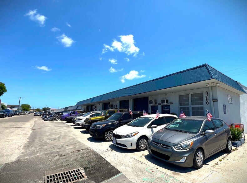 5790 Rodman St, Hollywood, FL à louer - Photo de l’immeuble – Image 1 sur 4