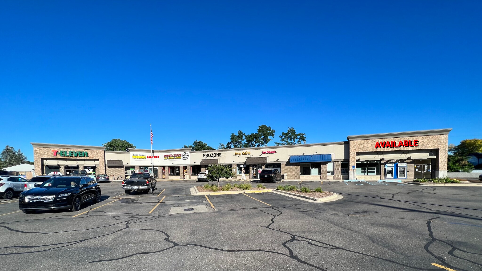 2141-2181 N Pontiac Trail, Commerce Township, MI à louer Photo de l’immeuble– Image 1 sur 7