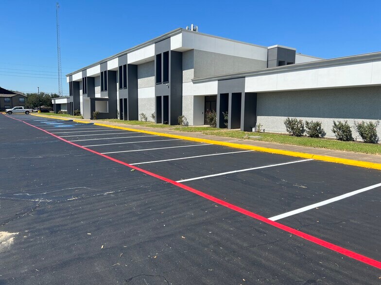 3501 Turtle Creek Dr, Port Arthur, TX à louer - Photo de l’immeuble – Image 1 sur 17
