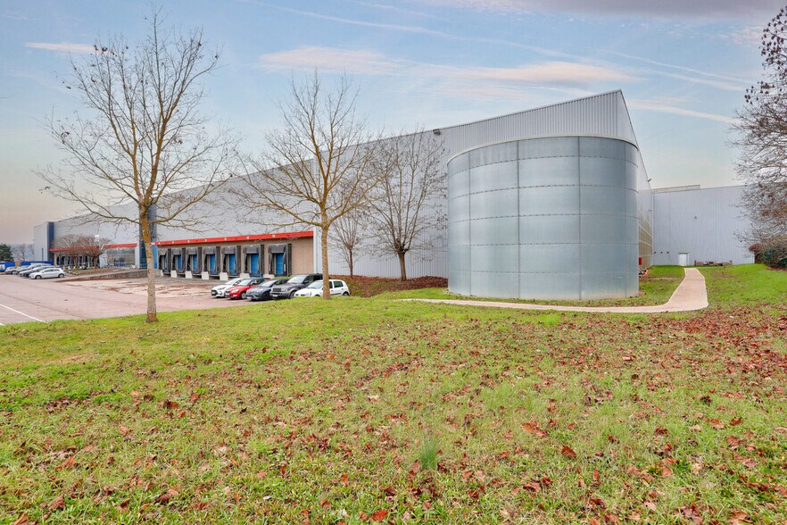 Industriel/Logistique dans Gargenville à louer - Photo de l’immeuble – Image 1 sur 4